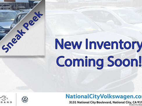 Used 2023 Volkswagen Taos SE w/ Panoramic Sunroof Package FWD image 1