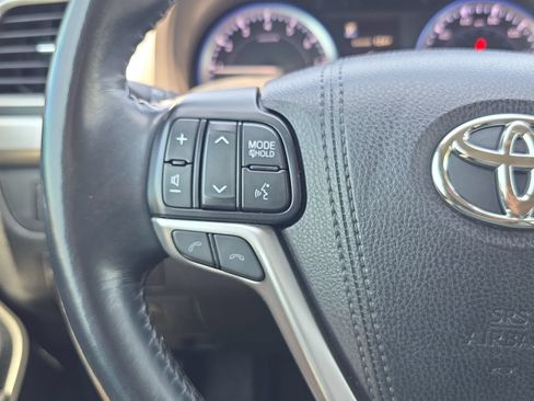 Used 2017 Toyota Highlander XLE FWD image 14