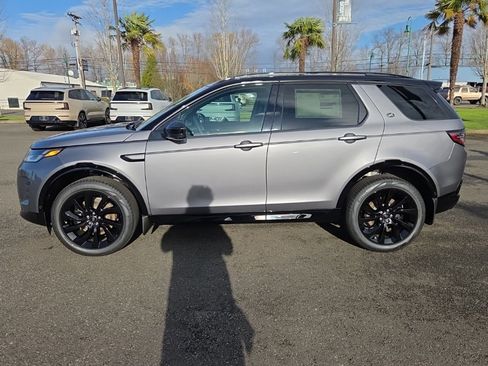 New 2025 Land Rover Discovery Sport Dynamic SE image 2