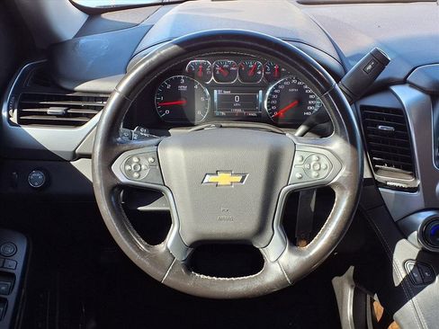 Used 2018 Chevrolet Suburban LT image 12