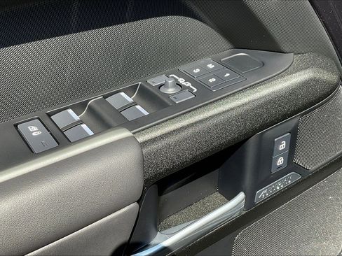 New 2026 Land Rover Defender 130 V8 AWD/4WD image 23