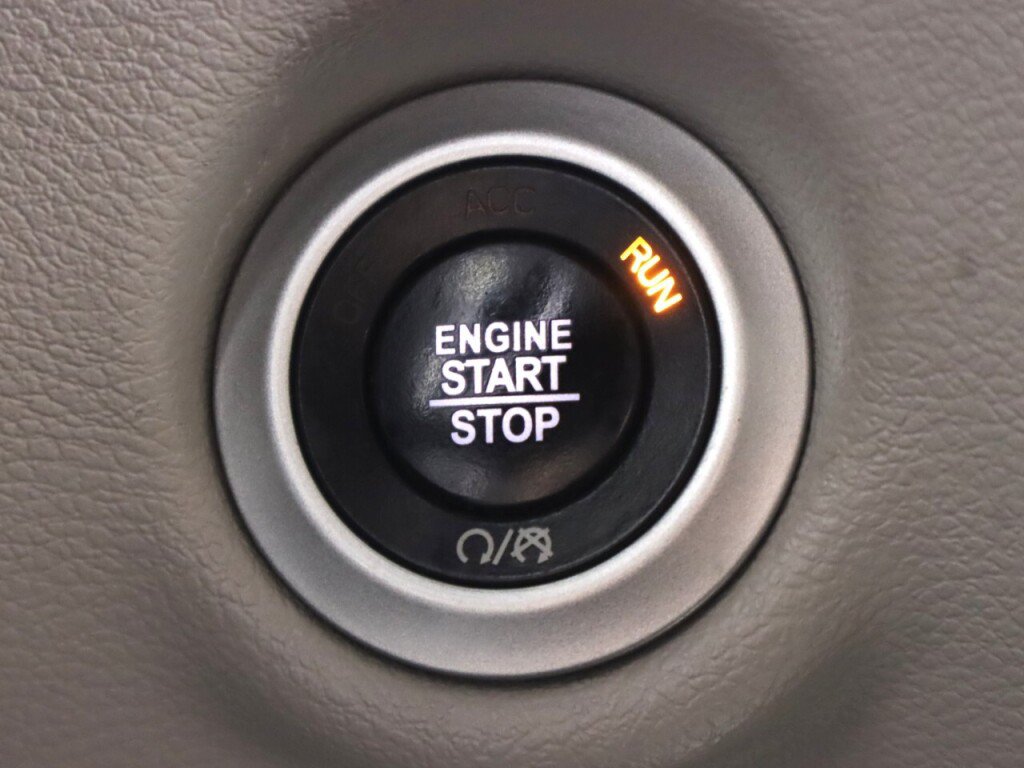 Used 2017 Chrysler Pacifica Touring-L FWD image 27
