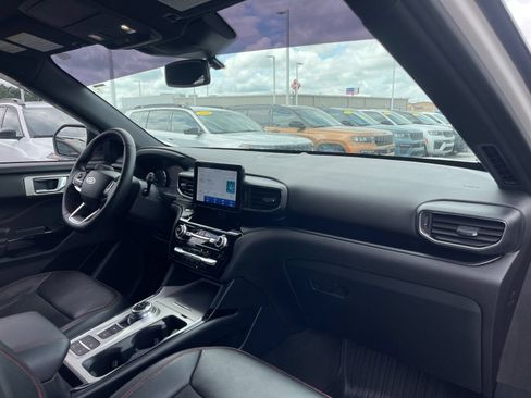 Used 2022 Ford Explorer ST-Line RWD image 18