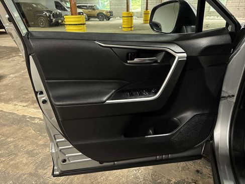 Used 2022 Toyota RAV4 XLE AWD/4WD image 29
