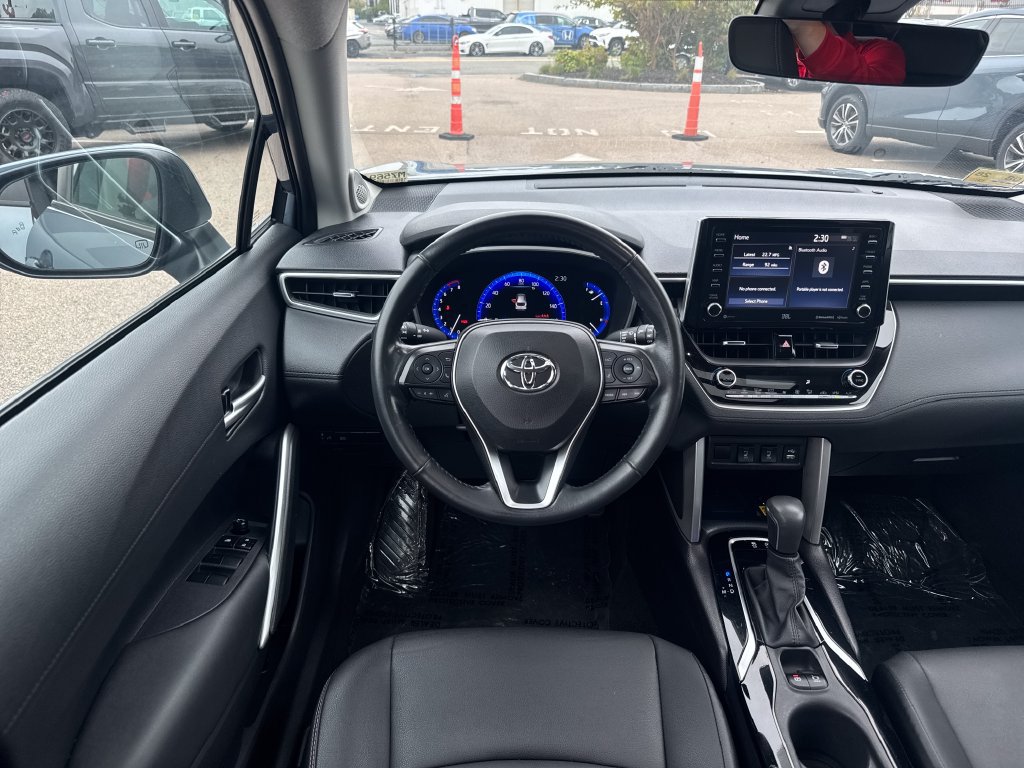 Used 2022 Toyota Corolla Cross XLE w/ Convenience Package AWD/4WD image 11