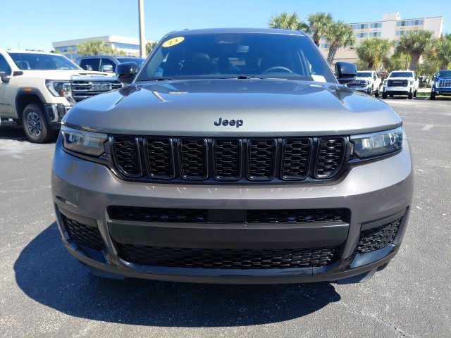Used 2023 Jeep Grand Cherokee L Laredo RWD image 9