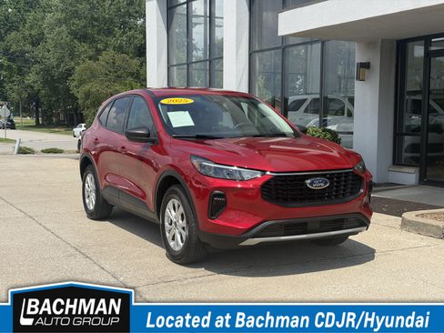 Used 2025 Ford Escape Active w/ Cold Weather Package AWD/4WD image 1
