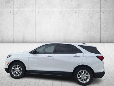 Used 2023 Chevrolet Equinox LS image 9