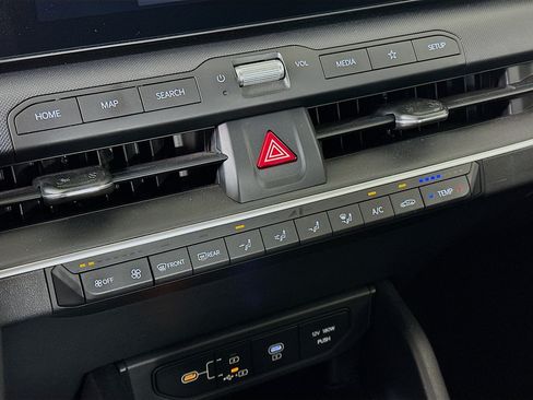 Used 2025 Kia K4 FWD image 24