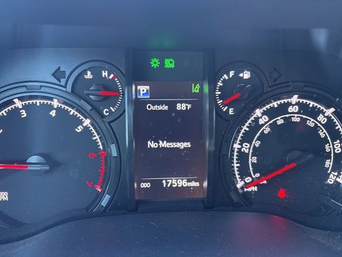 Used 2023 Toyota 4Runner SR5 Premium w/ Moonroof Package RWD image 2