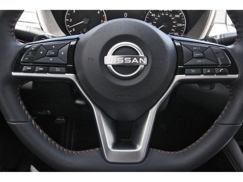 Used 2024 Nissan Altima 2.5 SR FWD image 14