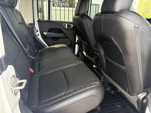 Used 2023 Jeep Wrangler Unlimited Sahara image 25