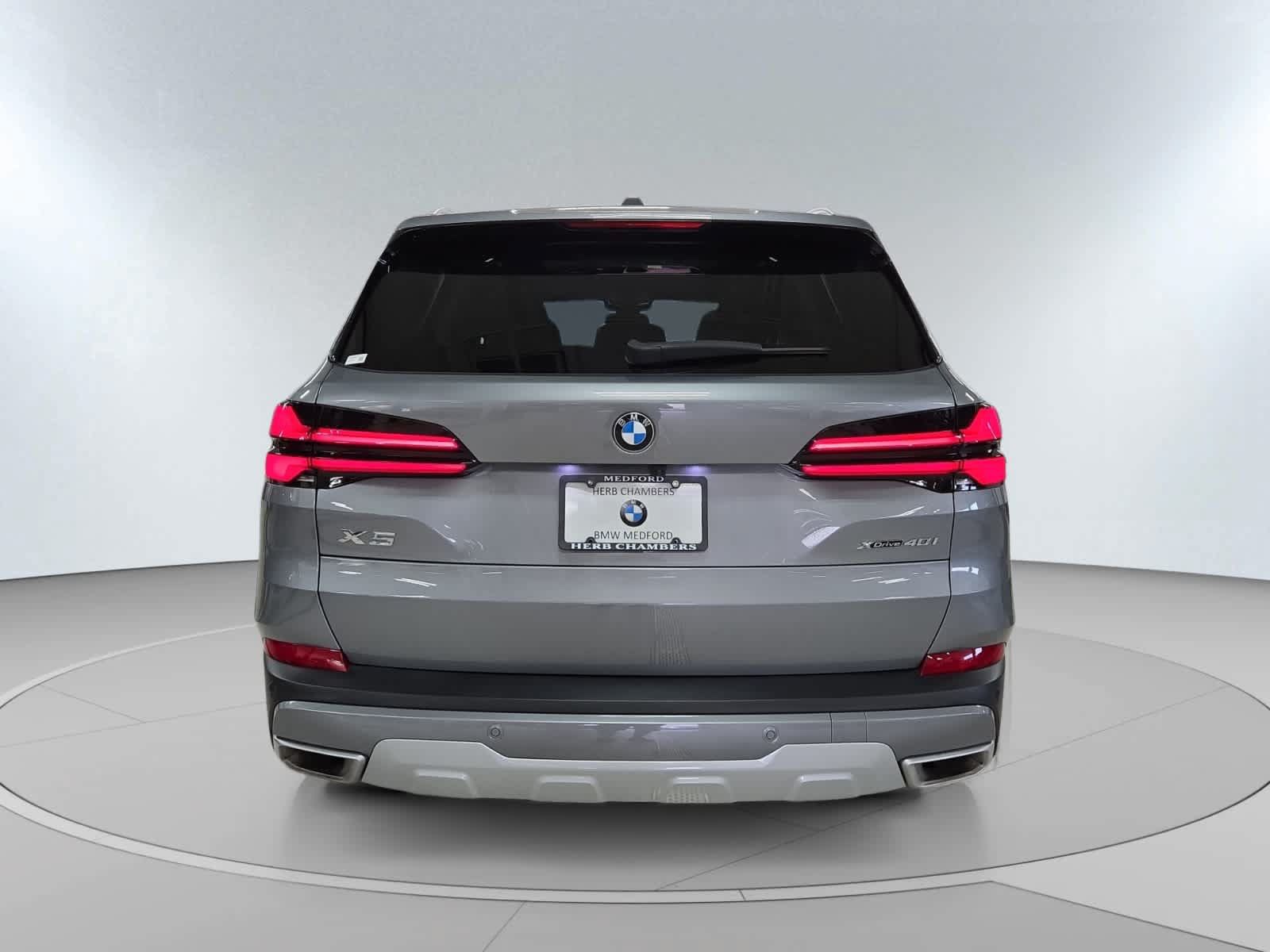 Used 2024 BMW X5 xDrive40i w/ Parking Assistance Package AWD/4WD image 12