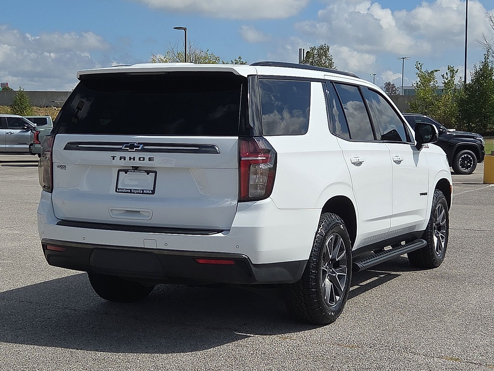 Used 2022 Chevrolet Tahoe Z71 w/ Luxury Package AWD/4WD image 5