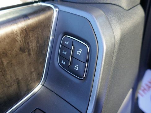 New 2026 Ford F250 Lariat w/ Black Appearance Package image 17