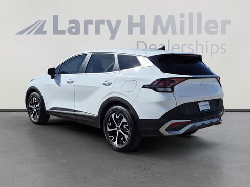 Used 2023 Kia Sportage EX image 3
