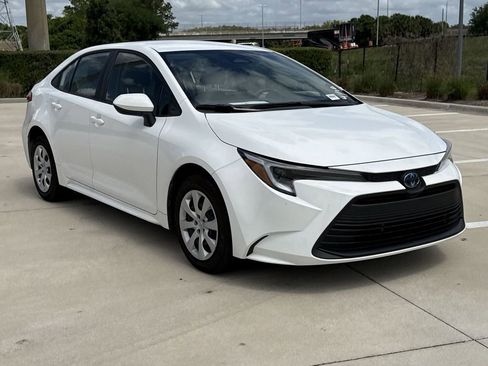 Used 2025 Toyota Corolla LE w/ Convenience Package image 12