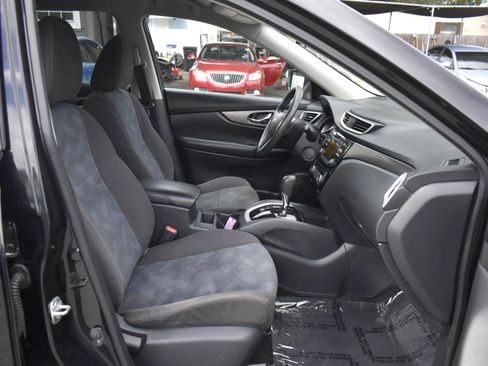 Used 2016 Nissan Rogue SV image 14