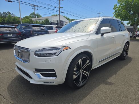 Certified 2024 Volvo XC90 B6 Ultimate w/ Lounge Package AWD/4WD image 4