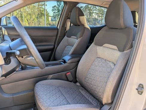 Used 2025 Nissan Kicks SV w/ SV Premium Package image 16