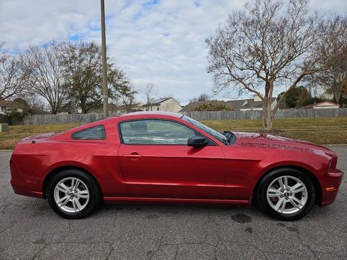 Used 2013 Ford Mustang Coupe image 6