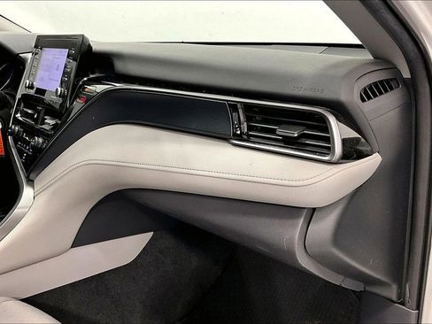 Used 2022 Toyota Camry LE image 18