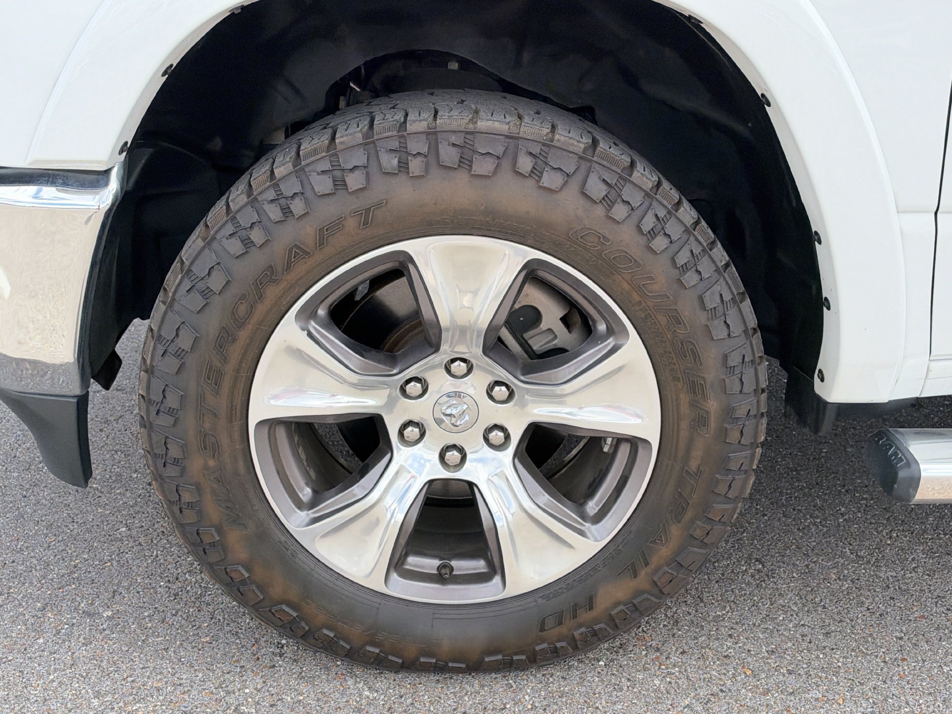 Used 2020 RAM 1500 Laramie AWD/4WD image 9