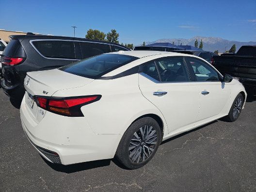 Used 2024 Nissan Altima 2.5 SV FWD image 5