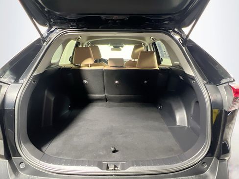 Used 2019 Toyota RAV4 LE image 33