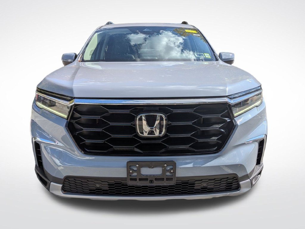 Used 2025 Honda Pilot Touring image 8