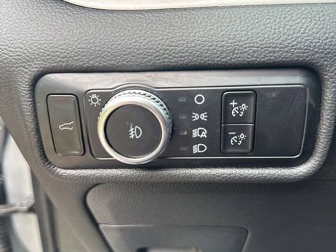 Used 2023 Ford Explorer XLT w/ Equipment Group 202A AWD/4WD image 40