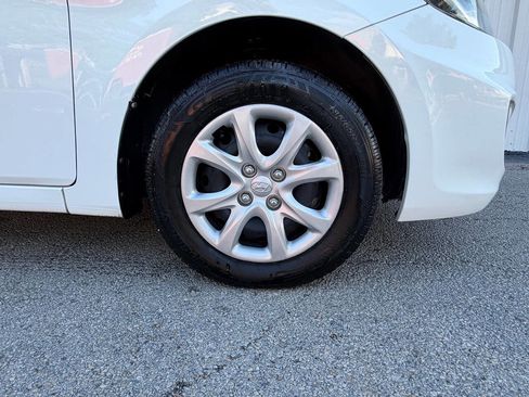 Used 2014 Hyundai Accent GLS FWD image 12
