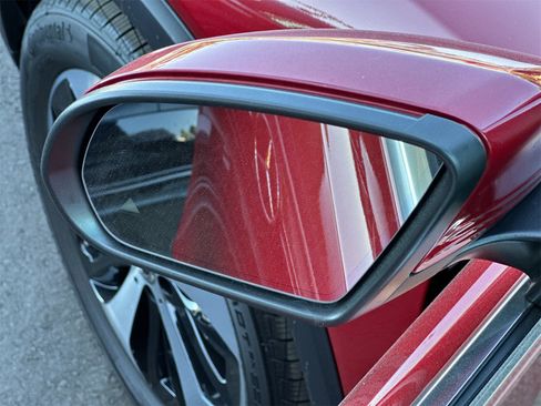 New 2025 Mercedes-Benz GLB 250 4MATIC image 9