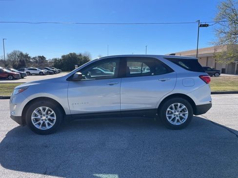 Used 2018 Chevrolet Equinox LS image 3