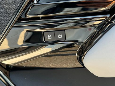 Used 2025 Land Rover Range Rover Sport SE image 21