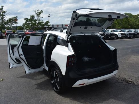 Used 2025 Nissan Kicks SR FWD image 16