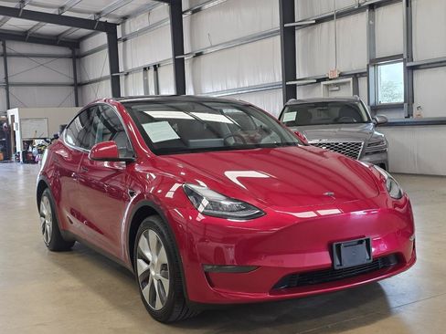 Used 2023 Tesla Model Y Long Range AWD/4WD image 3