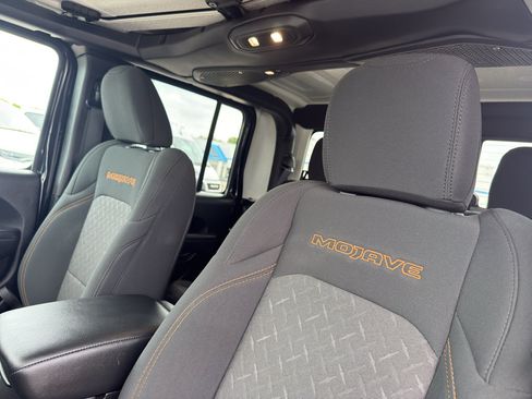 Used 2025 Jeep Gladiator Mojave w/ Convenience Group AWD/4WD image 28