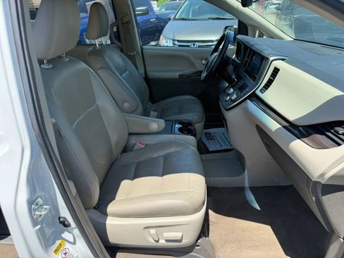 Used 2017 Toyota Sienna XLE image 13