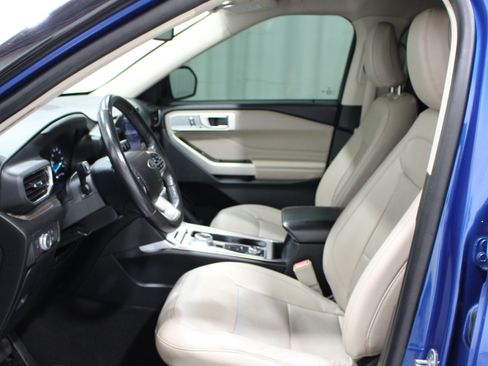 Used 2021 Ford Explorer Limited AWD/4WD image 3