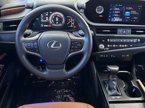 Used 2024 Lexus ES 300h w/ Premium Package FWD image 17