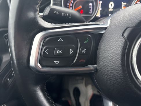 Used 2018 Jeep Wrangler Unlimited Sahara image 18