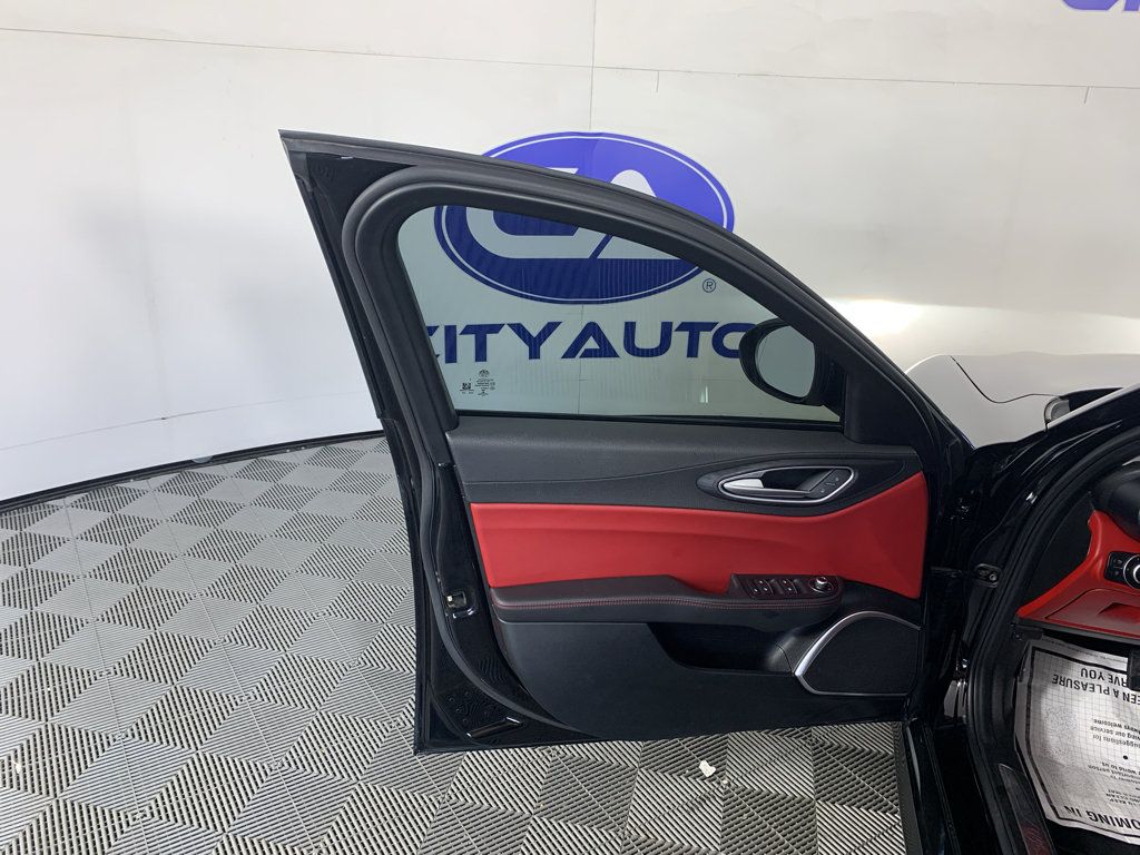 Used 2019 Alfa Romeo Giulia w/ Quick Order Package 22K Sport RWD image 13