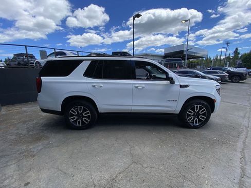 Used 2023 GMC Yukon AT4 w/ AT4 Premium Package AWD/4WD image 7