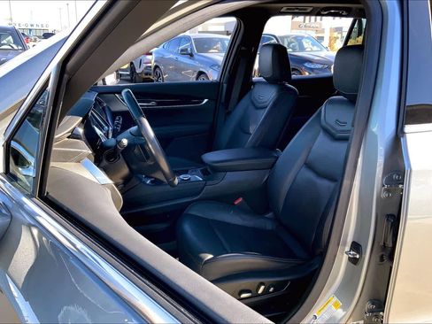 Used 2023 Cadillac XT6 Premium Luxury w/ Technology Package image 7