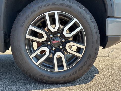 Used 2025 GMC Sierra 1500 AT4 w/ AT4 Premium Package AWD/4WD image 14