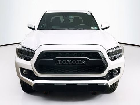 Used 2023 Toyota Tacoma TRD Off-Road image 2