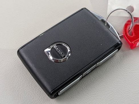 Used 2024 Volvo S90 T8 Ultimate image 38