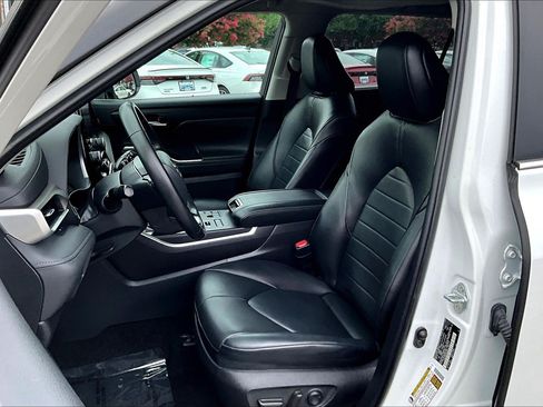 Used 2023 Toyota Highlander XLE AWD/4WD image 27