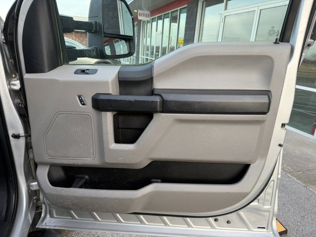 Used 2018 Ford F550 4x4 Regular Cab Super Duty image 20